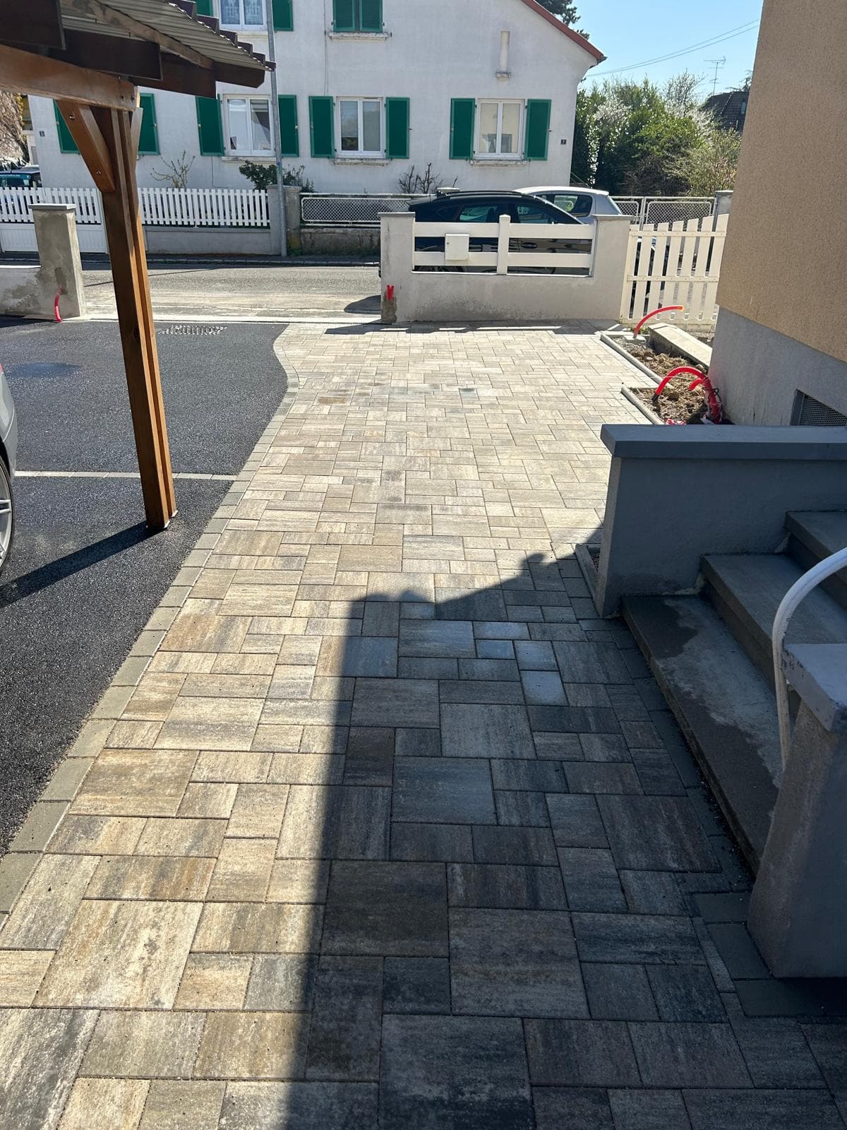 Allée pavée d'une maison individuelle